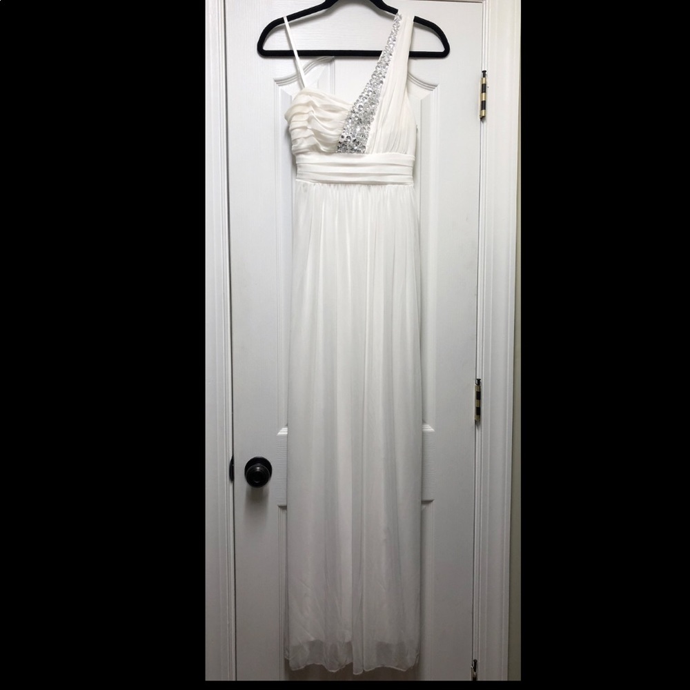 Formal/Wedding Dress - Picture 1 of 8